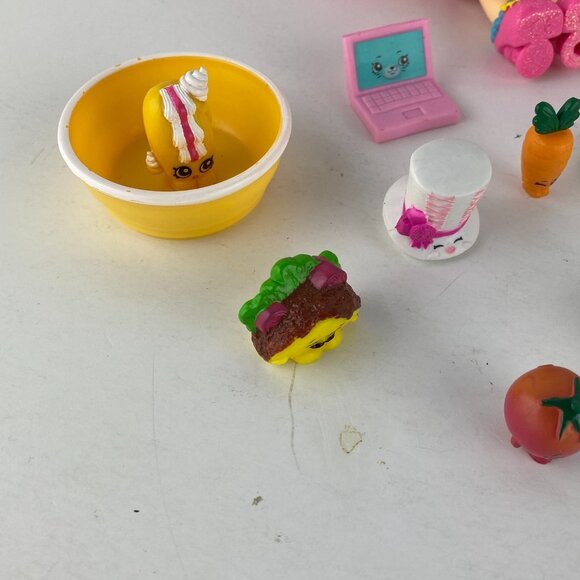 Shopkins Lot Doll Sign Accessories Kids Girls Pretend Play Cute Fun Play Time #5 - Picture 6 of 9